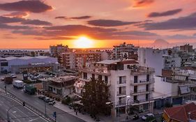 Deluxe οροφοδιαμέρισμα με υδρομασάζ κ' ταρατσόκηπο
